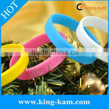 silicone wristbands maker