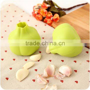 2016 hot sale Magic Kitchenware Silicone Garlic Peeler Silicon Peeling Presses