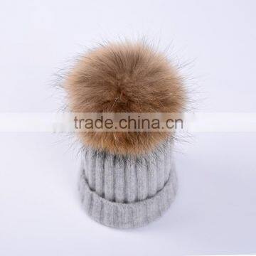 Women fashion beanie hat with fur ball/raccoon fur ball beanie hat KZ160047
