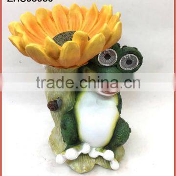 Newly Poly Resin Art Work Sunflower Frog Design Solar Power Toy