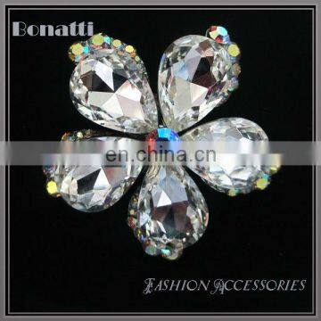 flower shape crystal brooch