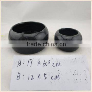 black round ceramic flower pot