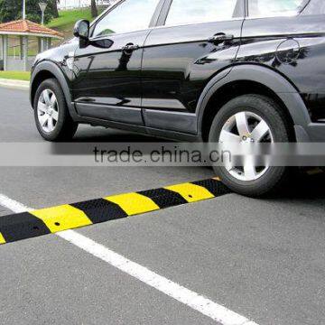 balck and yellow rubber speed hump,speed breaker