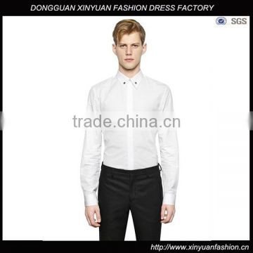 Men white business shirt with star print on the neck