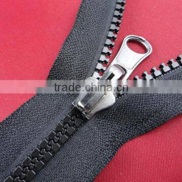2016 Hotsale Heavy Duty Ykk Plastic Zipper in Shenzhen photo-2