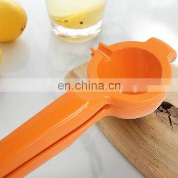 Wholesale Kitchen Accessories Food Grade Plastic Lemon Squeezer Fruit Tool
