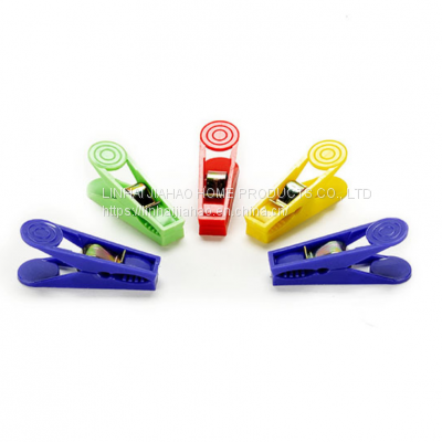 plastic clothes pegs