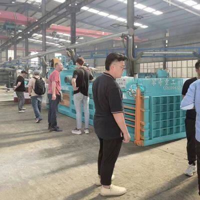 Automatische hydraulische multifunktionale Brikettier- und Ballenpresse horizontal für leichte Abfälle wie Kartonagen, Flaschen, Beutel und Kisten photo-4