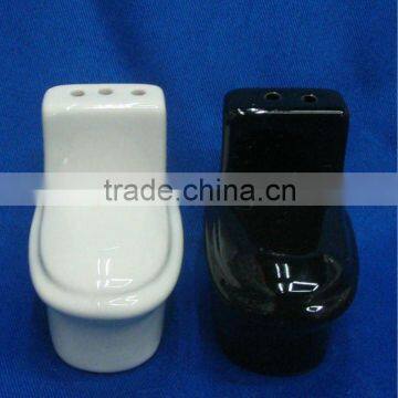 novelty gifts closestool shaped black and white ceramic decorative salt and pepper shakers