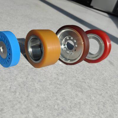 Настраиваемый диапазон твердости 90A/85A. Дисковые приводные колеса с антикоррозионным полиуретановым покрытием, снижающие шум и не оставляющие следов