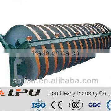 Large handling capacity concentrator spiral chute for gravity separation