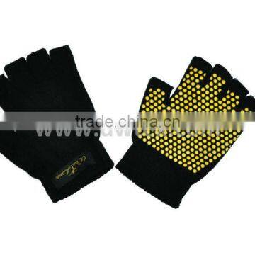 Knitted working gloves with rubber