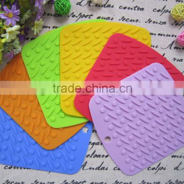 Square embossed silicone pot holder