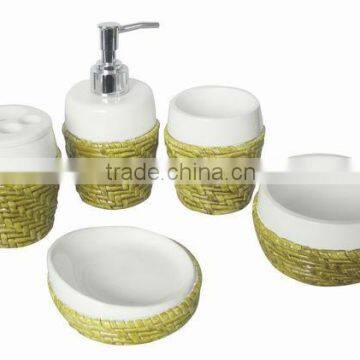 simple and natural bath accesoories set