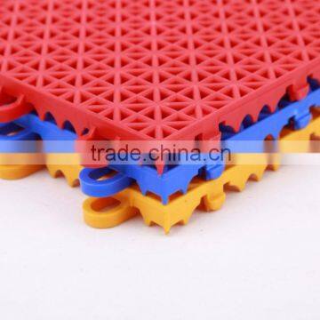 Suspended plastic interlocking mat for outdoor playground