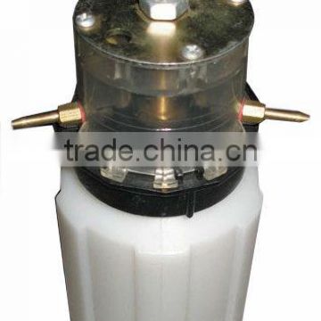 plastic oiler with metal cover