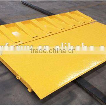 hydraulic load ramp yellow painted dock plate