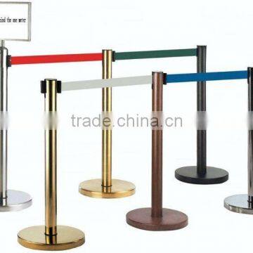 Hotel retractable railing stand