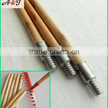 Lacquering wooden handle with metal thread for rakes or other gardening tools