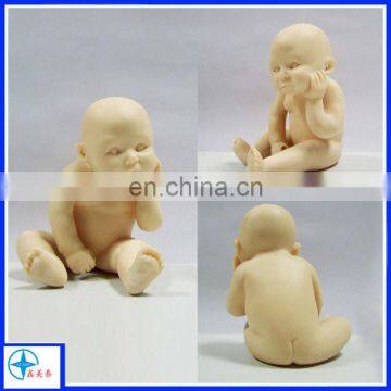 polyresin thinking holding baby figurine for home decor