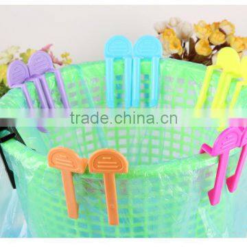 Plastic garbage bag non slip clip