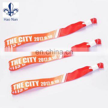 2018 high quality Fashion design Wristband with custom logo