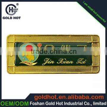 supply copper logo metal plate with characters in gold for souvenir metal name plate sticker