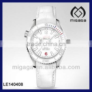 LATEST DESIGN WHITE ROUND CASE LEATHER STRAP WATCH