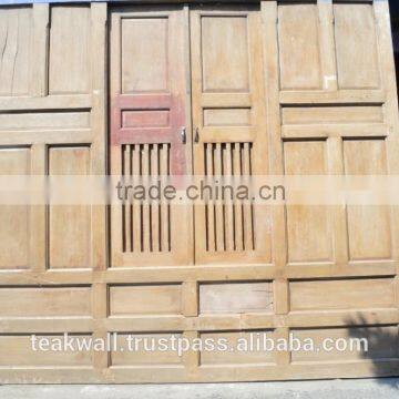 RECLAIMED WINDOW SHUTTER