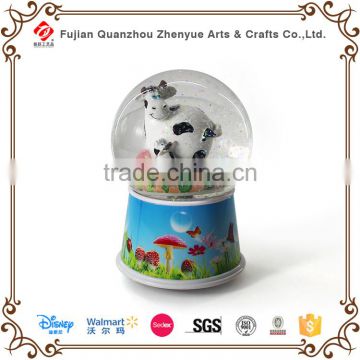 Polyresin customized spinning snow globe