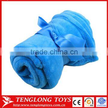High Quality Stuffed Polyester Throw Pillow Set Plush Travel Blankets