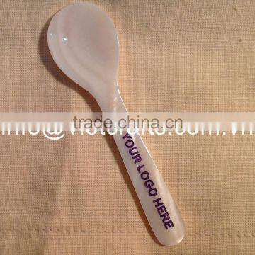 Mother of pearl spoon, with logo engrave on the handle, violet logo color