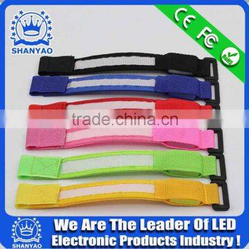 Wholesale Fashion Funny Women Decoration Hands Custom Led Bracelet