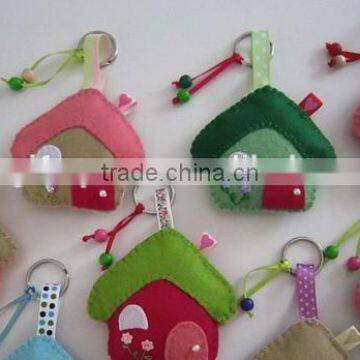 hot 2017 best selling new product decorative custom handmade fabric china supplier felt house shaped keychain