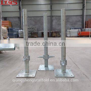 Adjustable base jack scaffolding leg