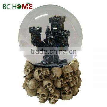 2015 New design Halloween snow globe castle inner with skull base