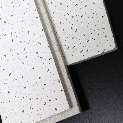 Design de teto falso em placa de l? mineral para cobertura e teto 595*595mm Teto de fibra mineral