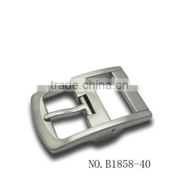 mobilizable pin clip belt buckle