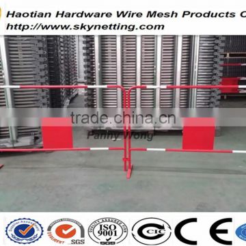 red powder coating round pipe crowd control barrier with reflective stripe for france market