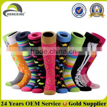 Colorful 100 cotton custom cheap jacquard running socks