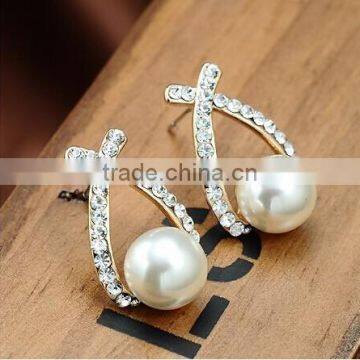 Beautiful alloy crossover style crystal needle earring with big pearl