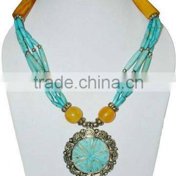 Latest Fashion Crafted Pendant Necklace