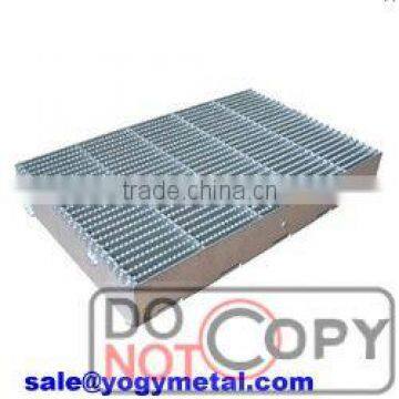 Heavy duty steel gratings trench cover