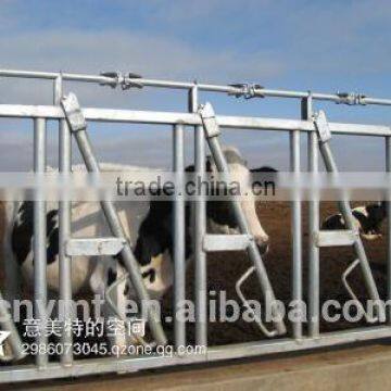 feed fence Adjustable headlock for dairy cows