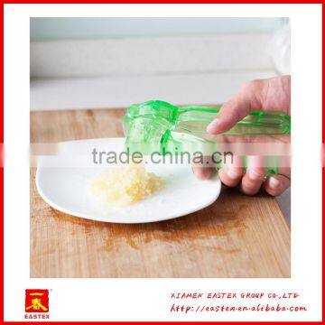 Manual Convenient Use Plastic PC Garlic Presser and Crusher photo-2