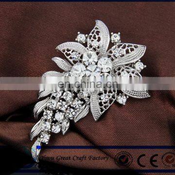 Beautiful bouquet of flowers pearl inlaid Mrs Crystal wedding brooch pin