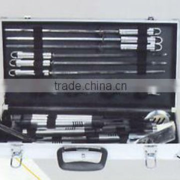 Stainless steel bbq tools set in an aluminum case packing at cheap price