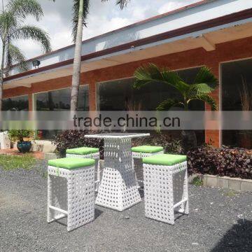 Bar set ( 4 barstools +1 table)