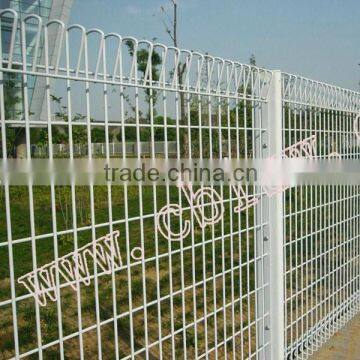 Galvanized steel outdoor dog fence