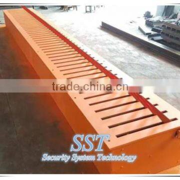 Flush mounted one way road traffic spike traffic barrier and automatic